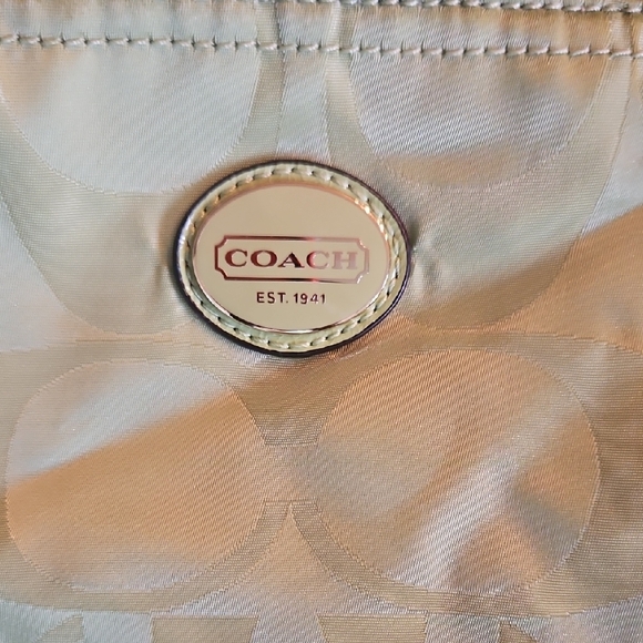 Coach Green Tote Set with Elegant Design - Picture 2 of 6